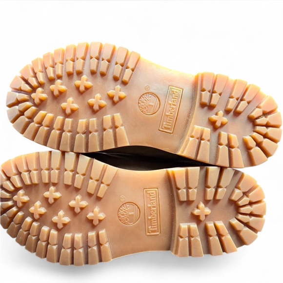 Timberland Tan and Brown floral Patterned Interior - Picture 3 of 7